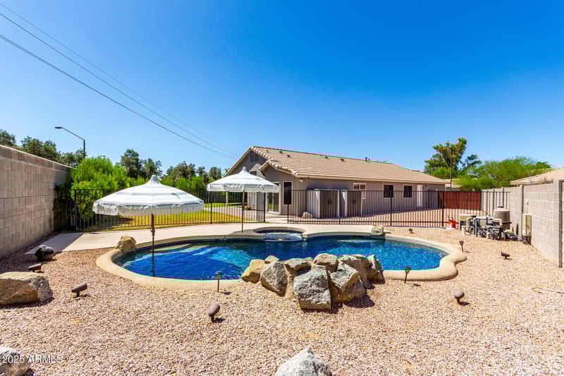 723 Joshua Tree Ln, Gilbert, AZ 85234