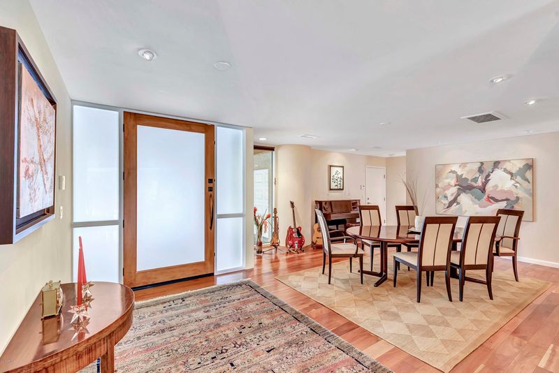 723 W Moon Valley Dr, Phoenix, AZ 85023
