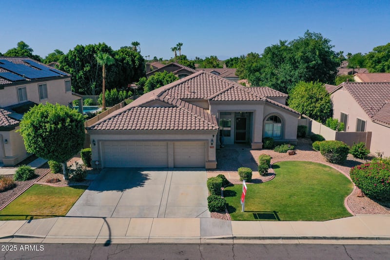 7231 Lone Cactus Dr, Glendale, AZ 85308