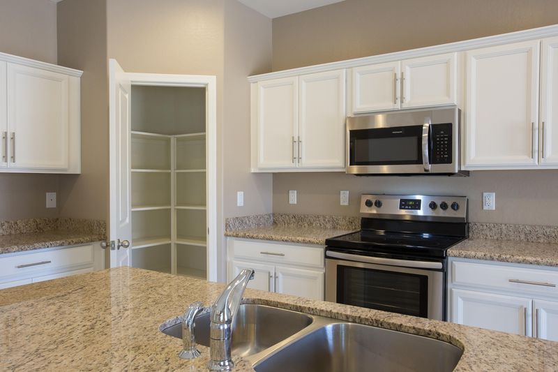 7231 N 77th Dr, Glendale, AZ 85303