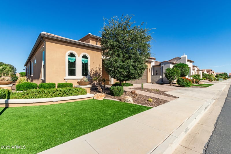 724 E Snowy Farm Dr, Queen Creek, AZ 85140