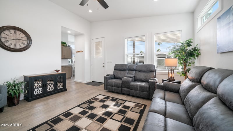 724 Emerald Dr, Apache Junction, AZ 85119