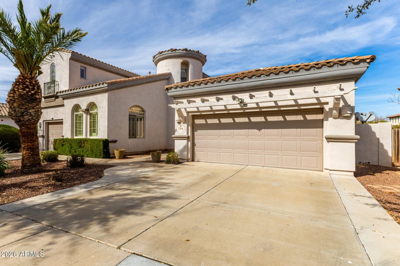 724 W Mesquite Ln, Litchfield Park, AZ 85340