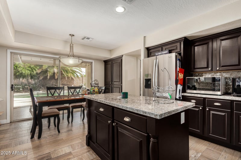 7242 Crabapple Dr, Peoria, AZ 85383