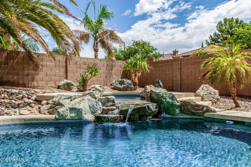 7242 Crabapple Dr, Peoria, AZ 85383