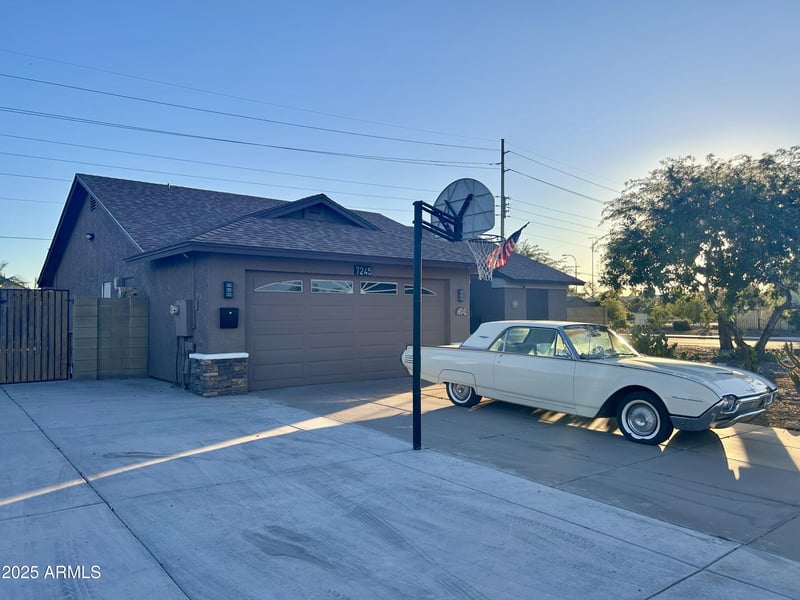7245 Caron Dr, Peoria, AZ 85345