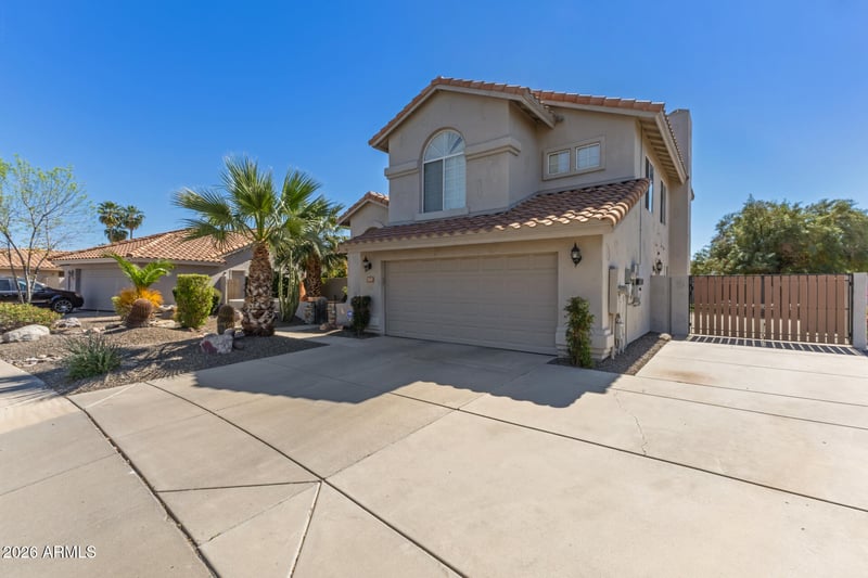 7247 Los Gatos Dr, Glendale, AZ 85310