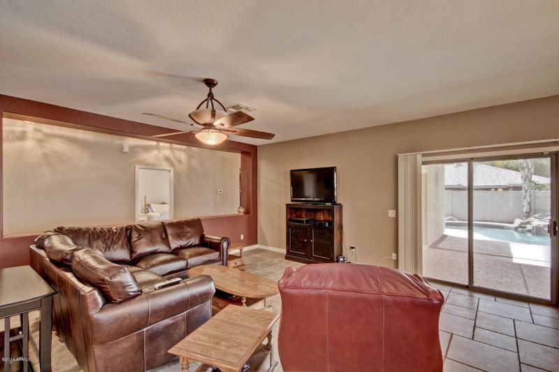 725 W Henderson Ln, Gilbert, AZ 85233