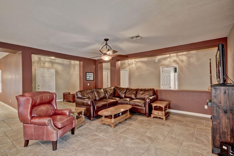 725 W Henderson Ln, Gilbert, AZ 85233