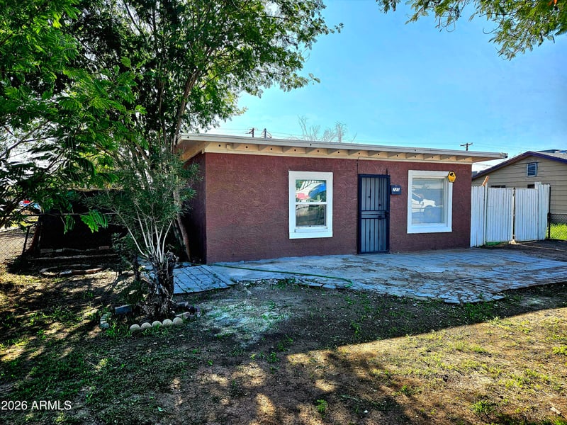 725 W Southgate Ave W, Phoenix, AZ 85041