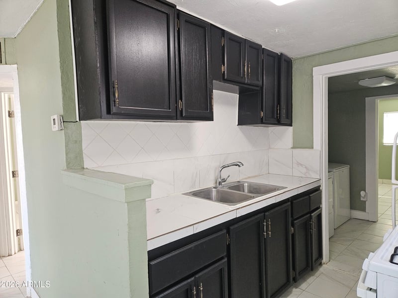 725 W Southgate Ave W, Phoenix, AZ 85041