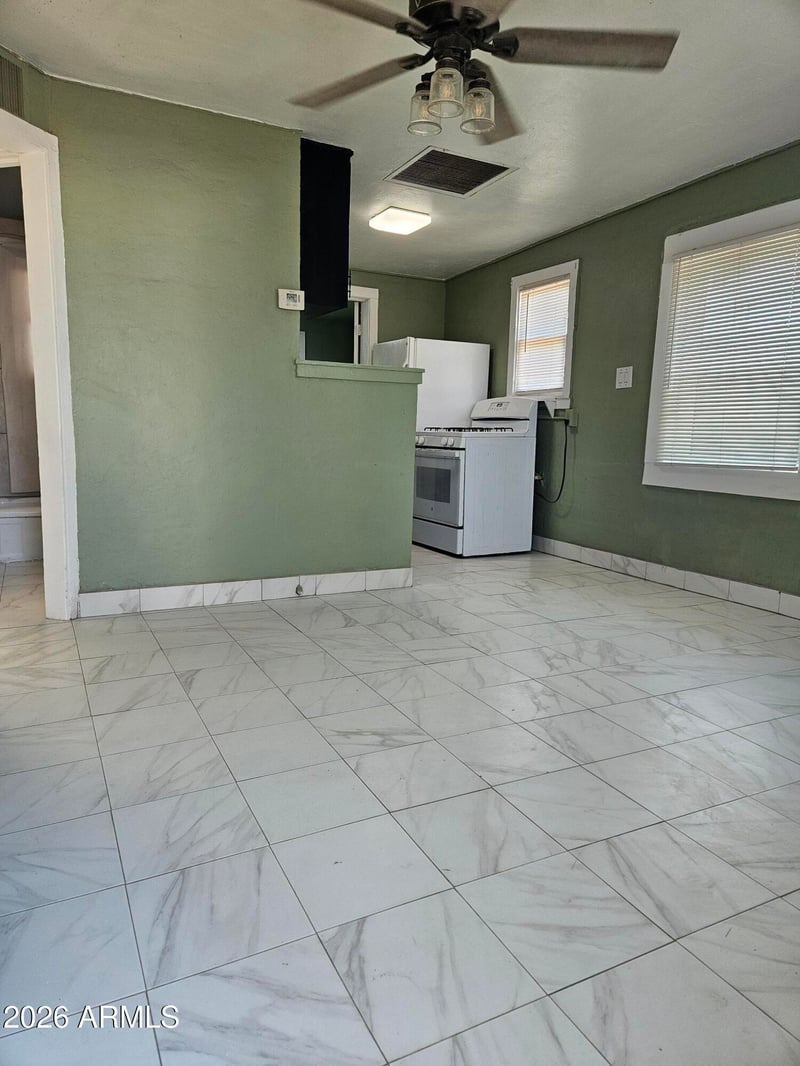 725 W Southgate Ave W, Phoenix, AZ 85041