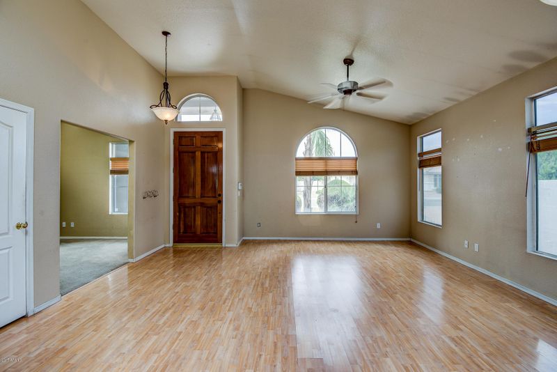 7257 W Robin Ln, Glendale, AZ 85310