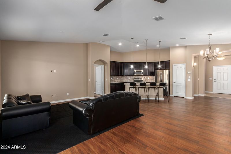 726 E Gary Ln, Phoenix, AZ 85042