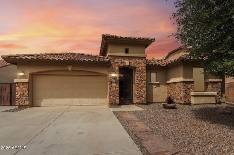 726 E Kingbird Dr, Gilbert, AZ 85297