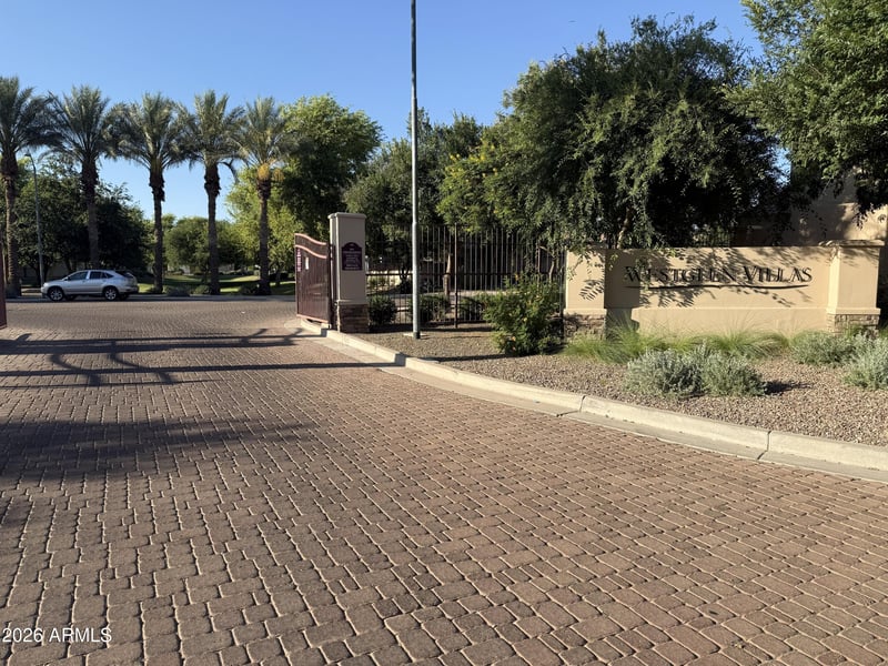 7264 Cactus Wren Dr, Glendale, AZ 85303