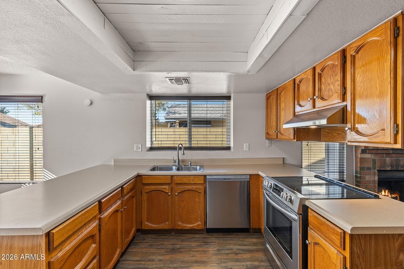 7267 W Charter Oak Rd, Peoria, AZ 85381