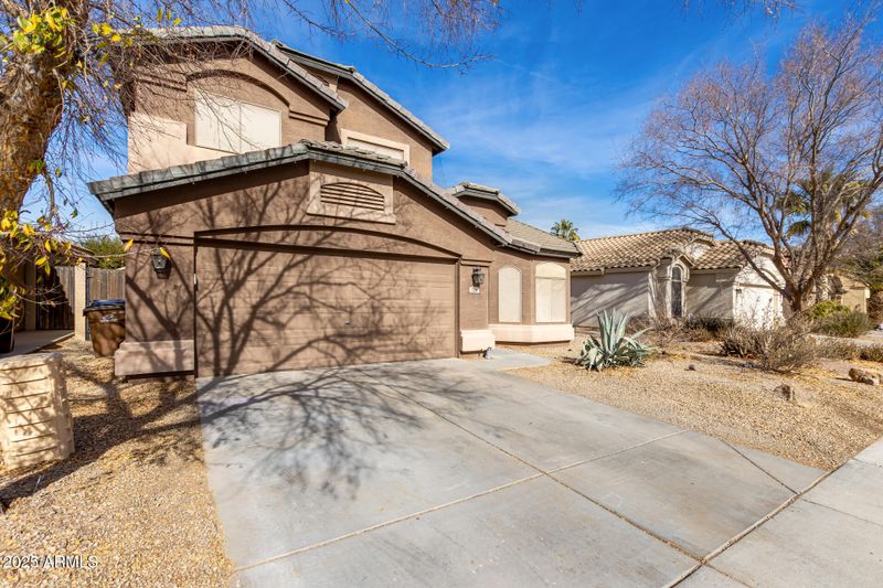 728 E Lovegrass Dr, San Tan Valley, AZ 85143