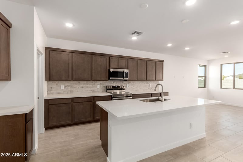 7280 White Tail Rd, San Tan Valley, AZ 85143