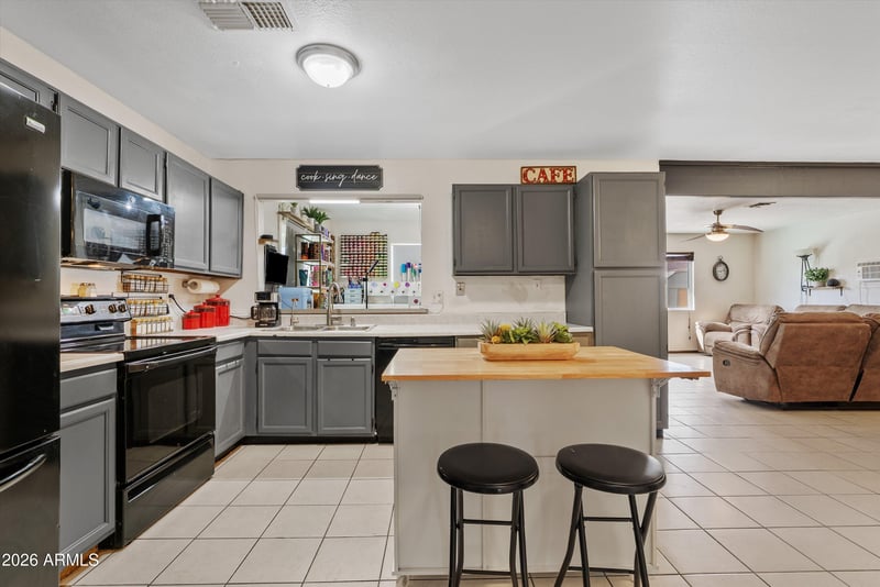 729 E Huber St, Mesa, AZ 85203