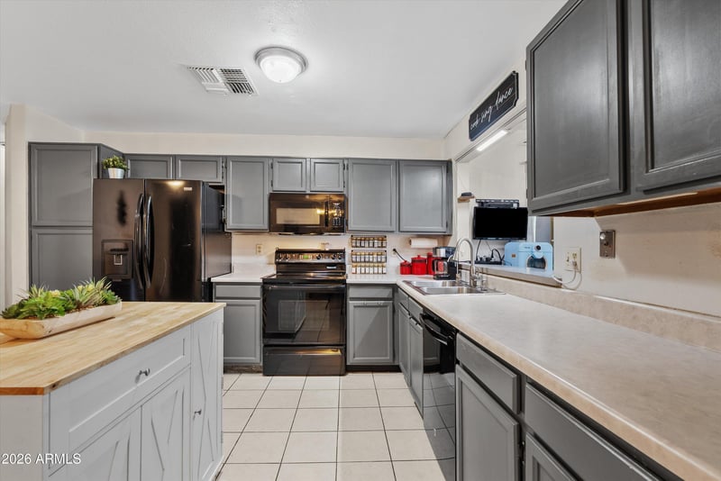 729 E Huber St, Mesa, AZ 85203
