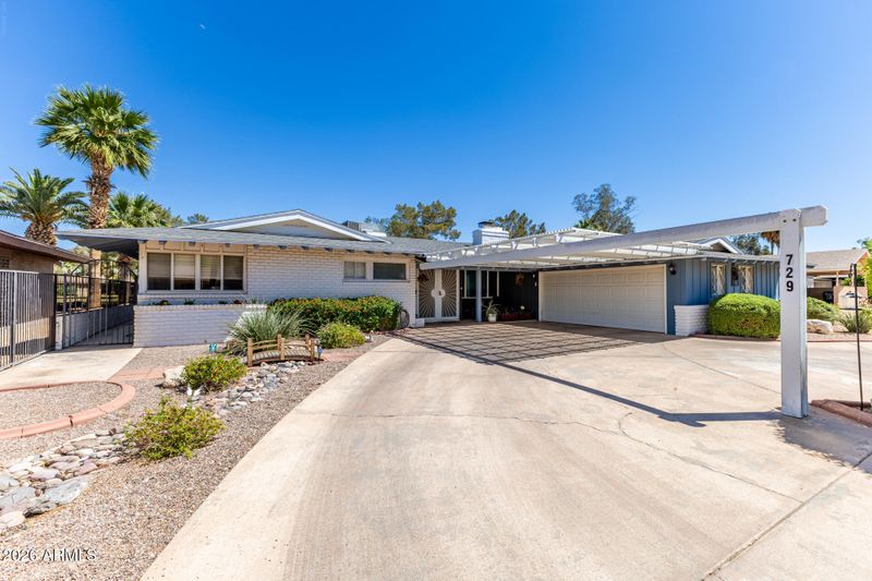 729 S Edgewater Dr, Mesa, AZ 85208