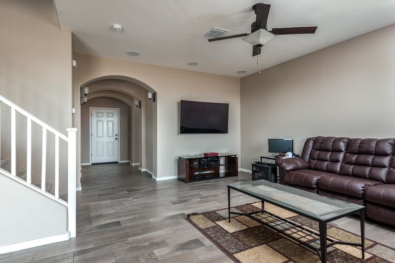 730 E Constance Way, Phoenix, AZ 85042