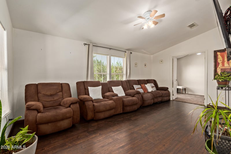 7300 51st Ave #118, Glendale, AZ 85301