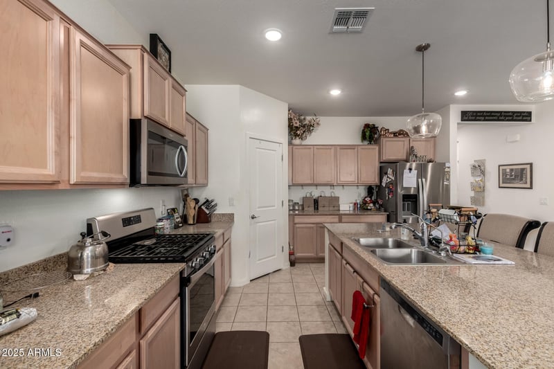 7300 Peacock Ct, San Tan Valley, AZ 85143