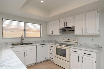 7301 Canterbury Dr, Peoria, AZ 85345