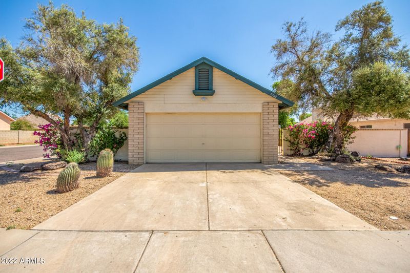 7303 W Shaw Butte Dr, Peoria, AZ 85345