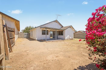 7306 69th Ave, Glendale, AZ 85303