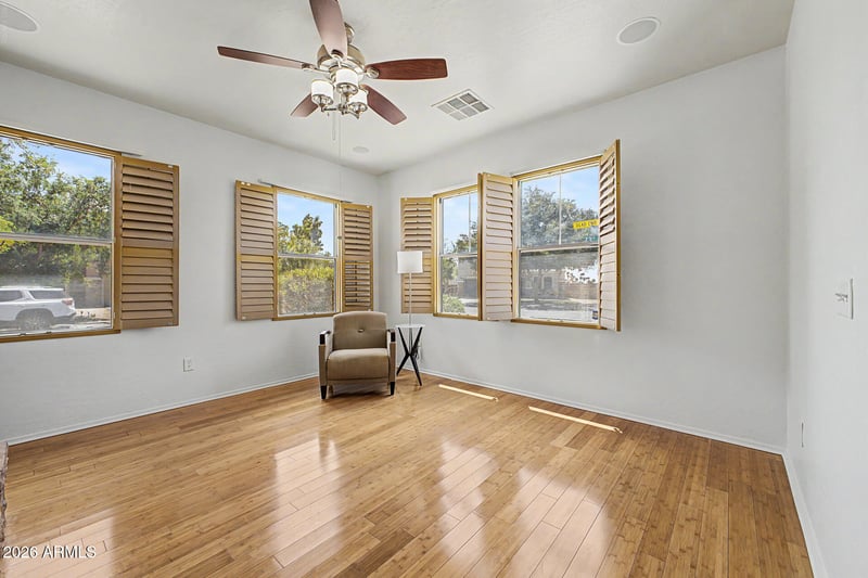 7307 N 73rd Dr, Glendale, AZ 85303