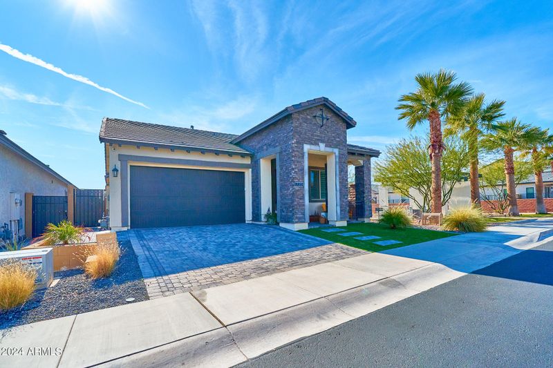 731 E Silver Fox Way, Phoenix, AZ 85048
