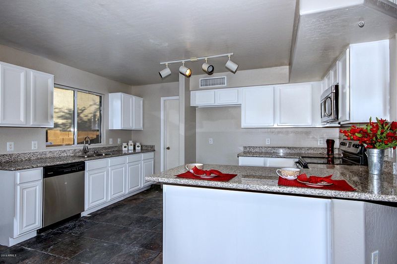 7315 N 73rd Dr, Glendale, AZ 85303