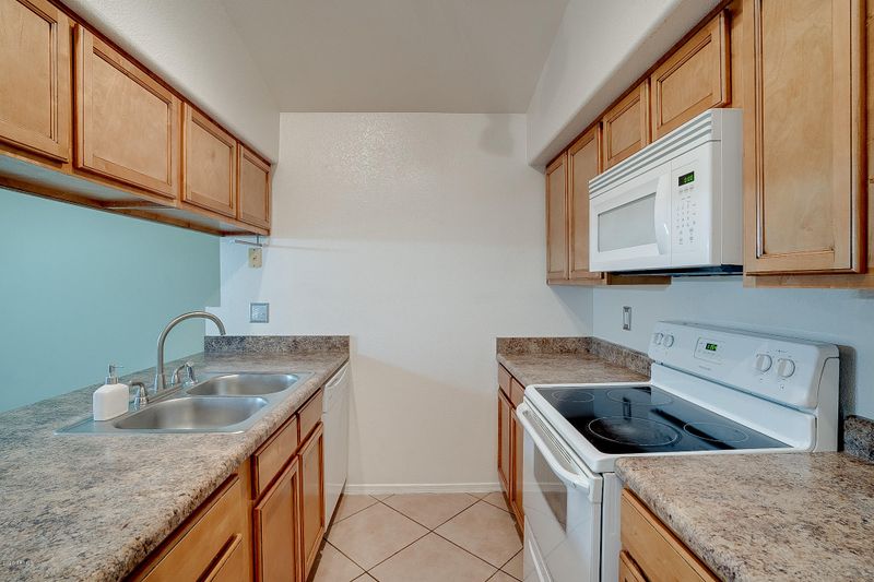 7317 N 69th Ave, Glendale, AZ 85303