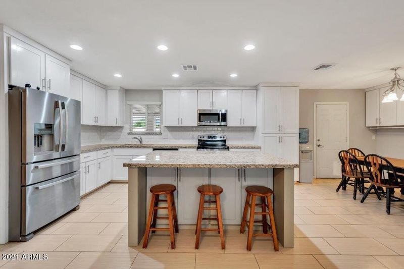 732 E Peppertree Ave, Apache Junction, AZ 85119