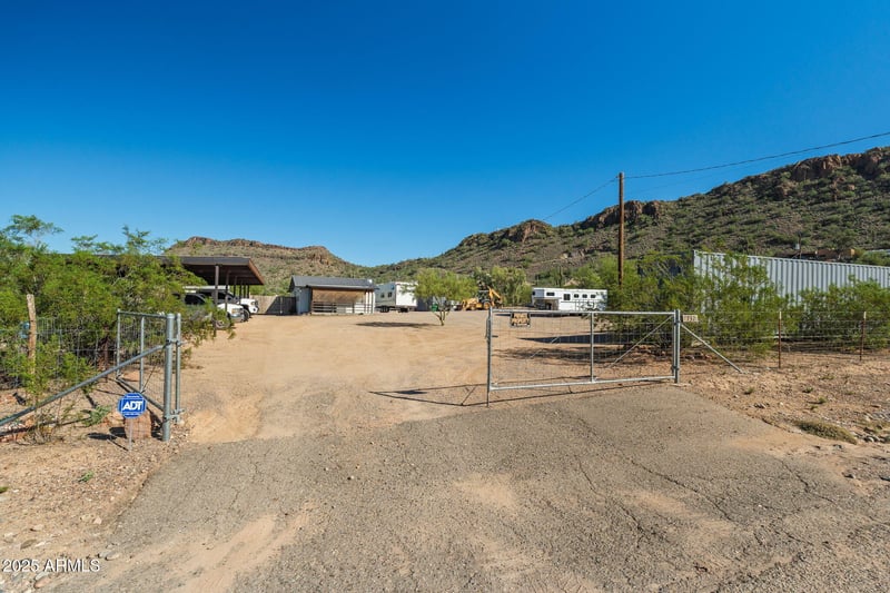 732 Honda Bow Rd, Phoenix, AZ 85086