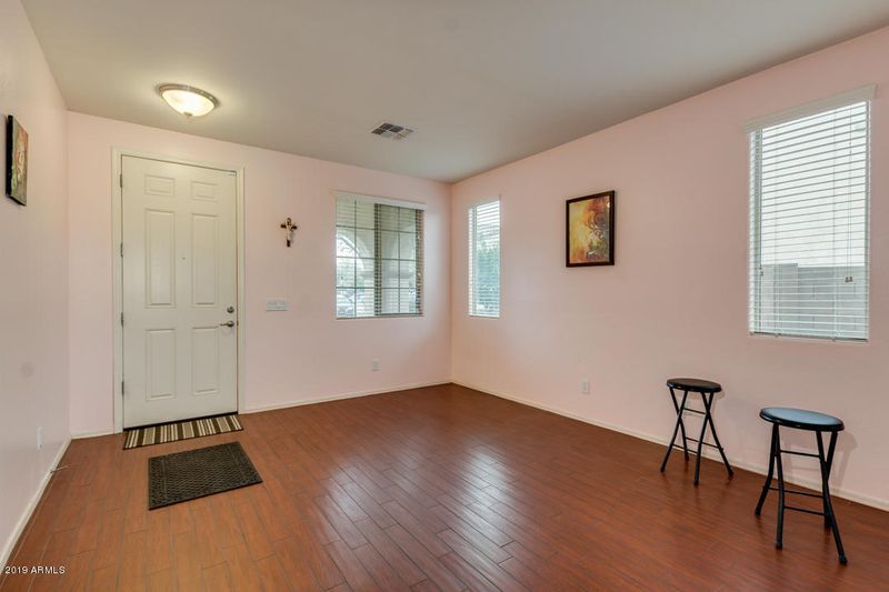 7327 N 90th Ave, Glendale, AZ 85305