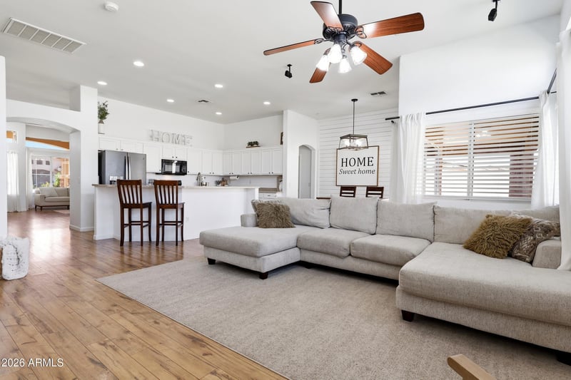 7329 N 82nd Ave, Glendale, AZ 85303