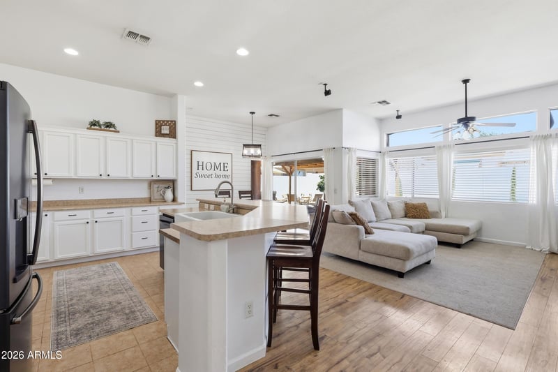 7329 N 82nd Ave, Glendale, AZ 85303