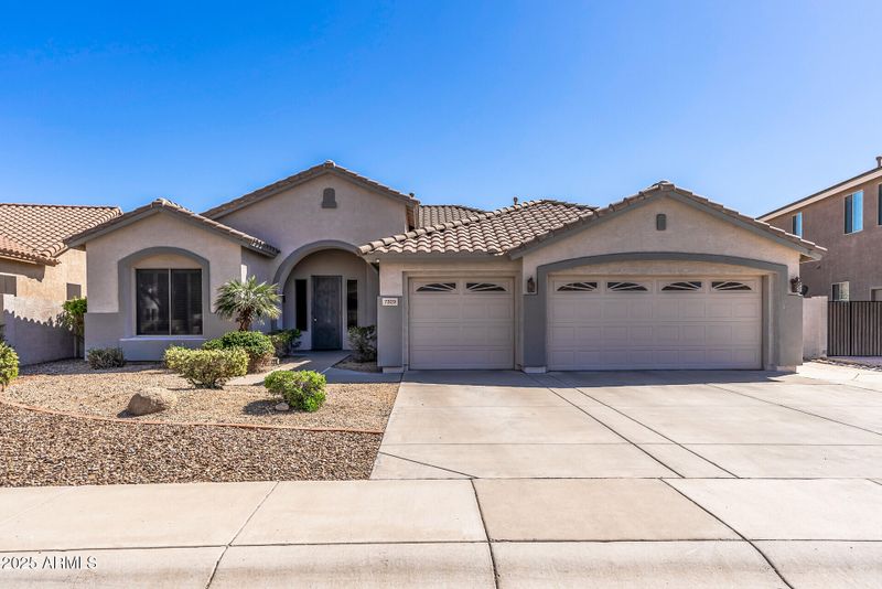 7329 W Tether Trl, Peoria, AZ 85383