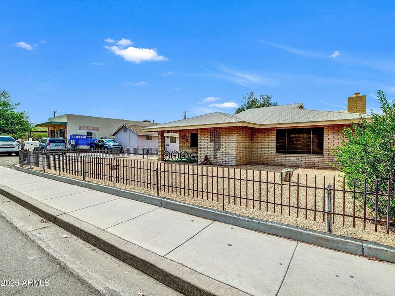 733 E Hatcher Rd, Phoenix, AZ 85020
