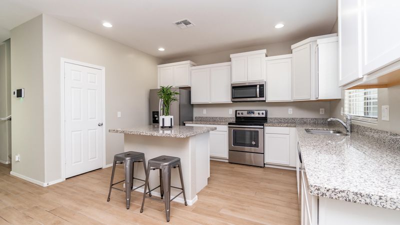 7332 W Preston Ln, Phoenix, AZ 85043
