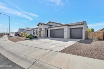 7338 80th Ln, Glendale, AZ 85303