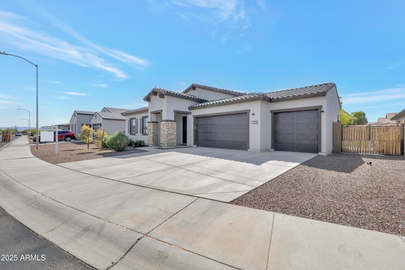 7338 80th Ln, Glendale, AZ 85303