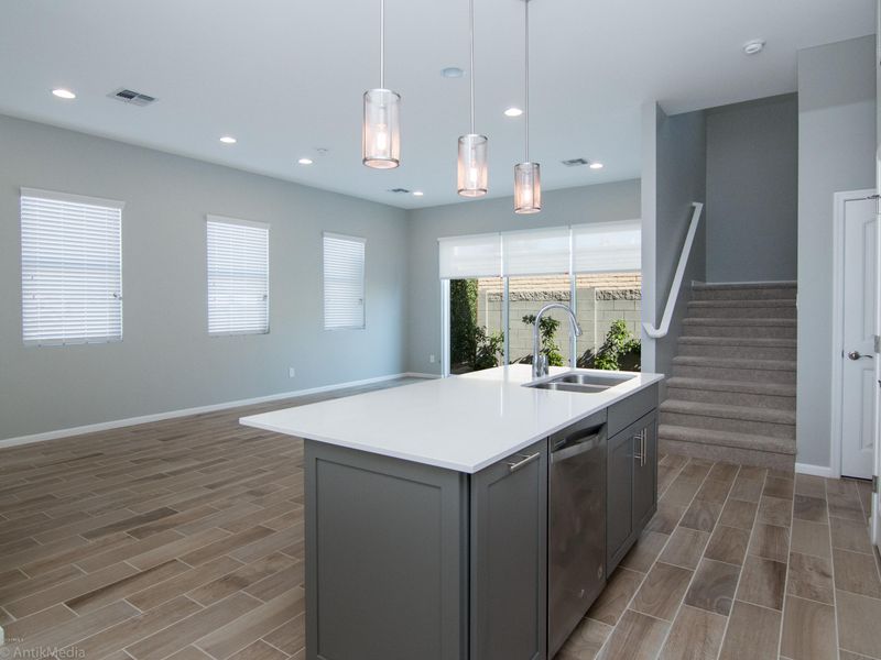 734 E Calavar Rd, Phoenix, AZ 85022