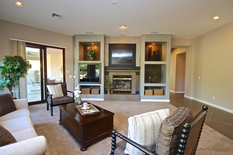 734 E County Down Dr, Chandler, AZ 85249