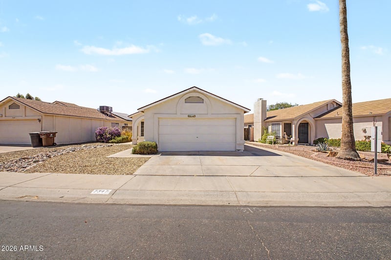 7347 Paradise Dr, Peoria, AZ 85345