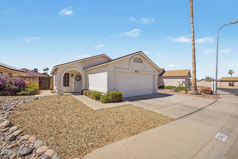 7347 Paradise Dr, Peoria, AZ 85345